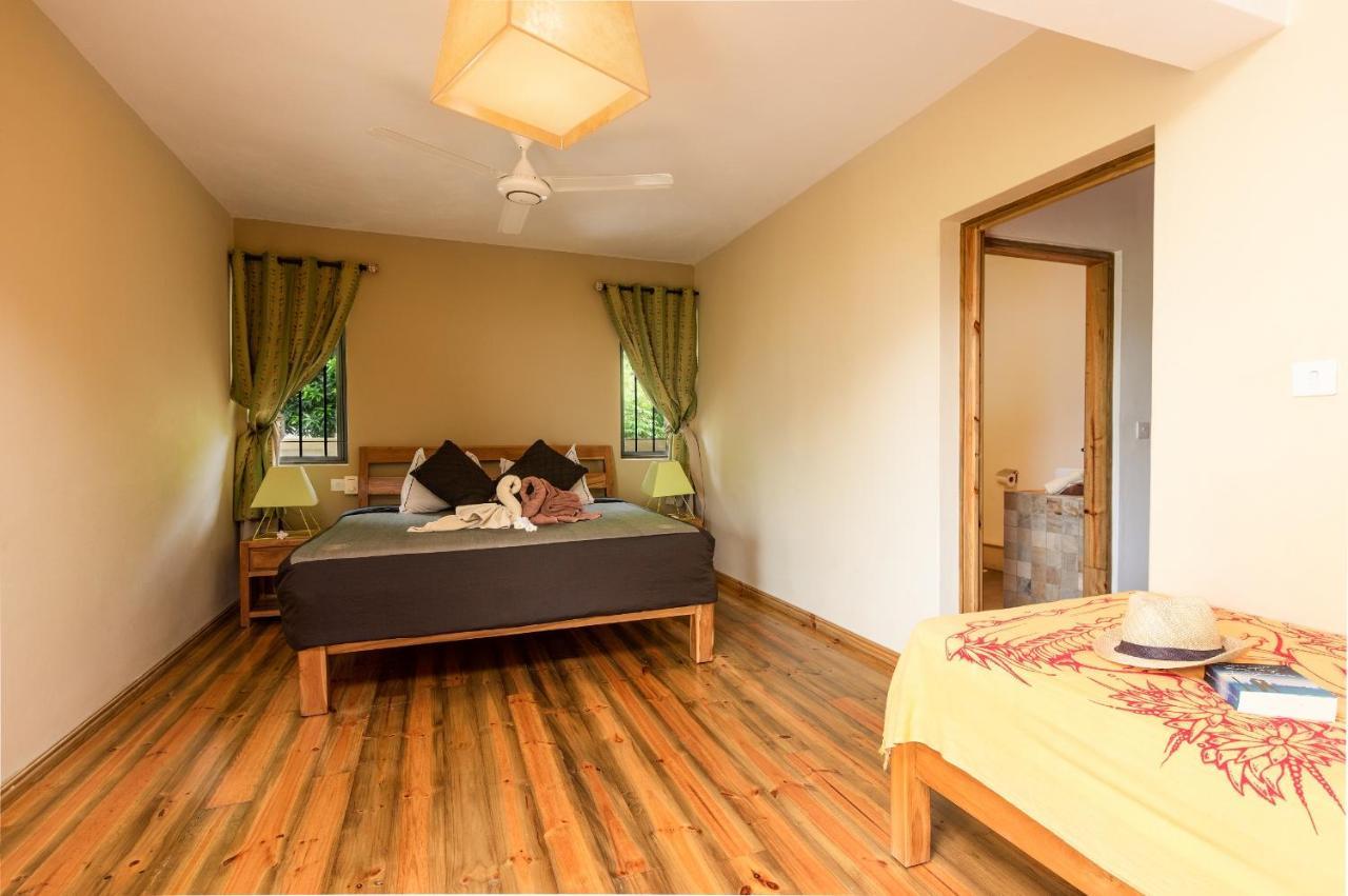 Happy Days Guest House Le Morne Exteriör bild