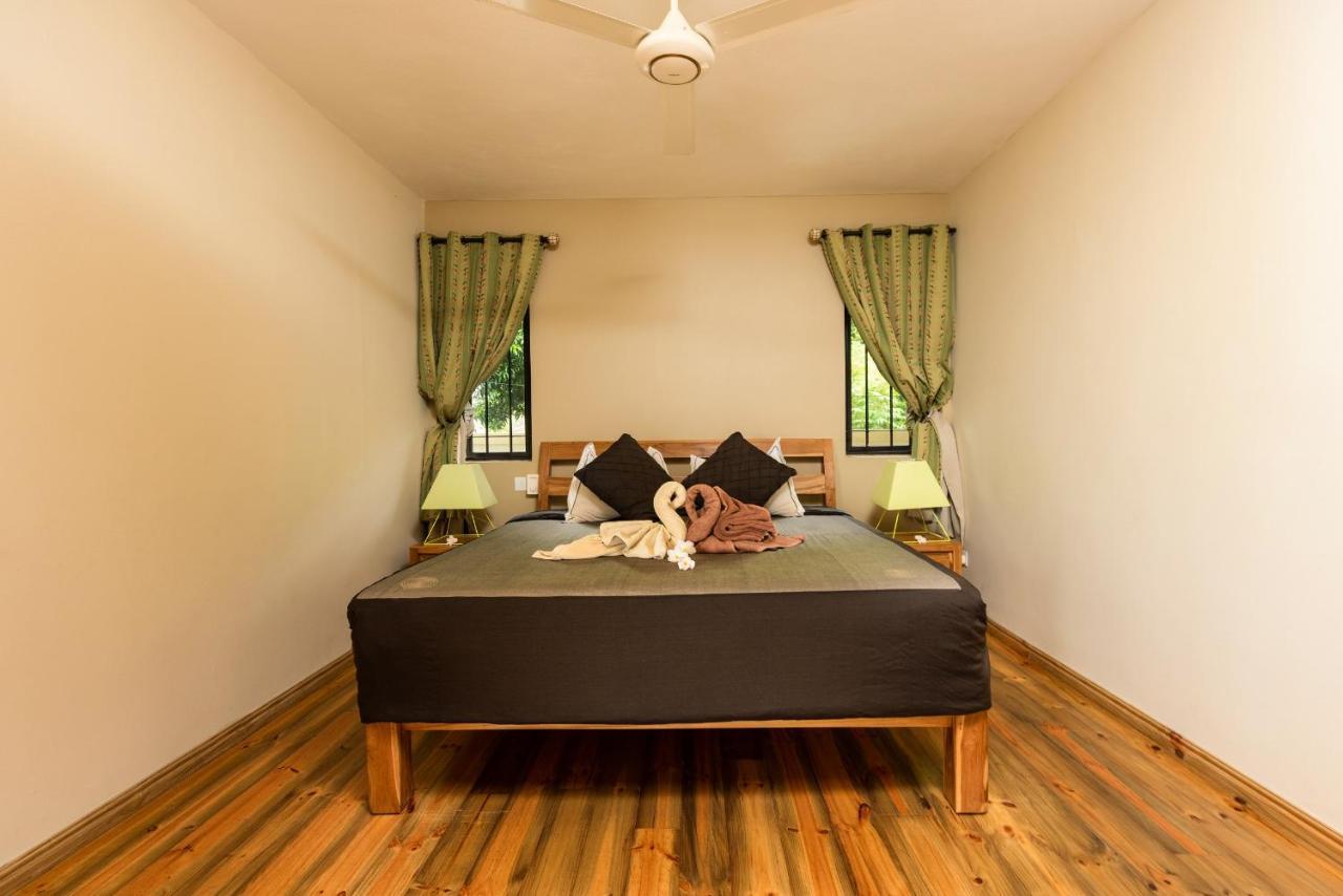 Happy Days Guest House Le Morne Exteriör bild