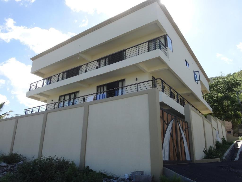 Happy Days Guest House Le Morne Exteriör bild