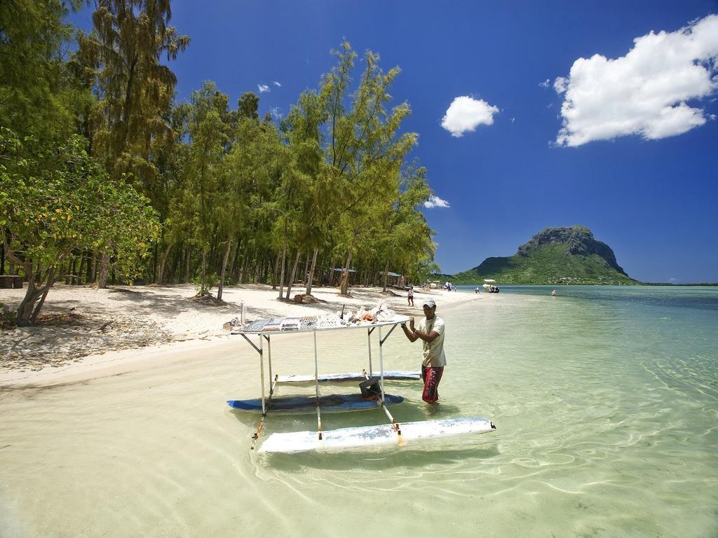 Happy Days Guest House Le Morne Exteriör bild