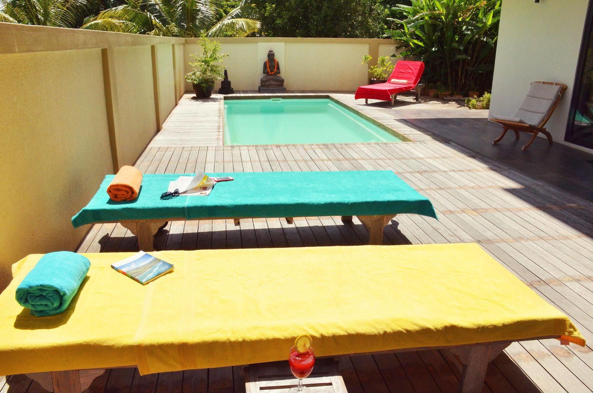 Happy Days Guest House Le Morne Exteriör bild